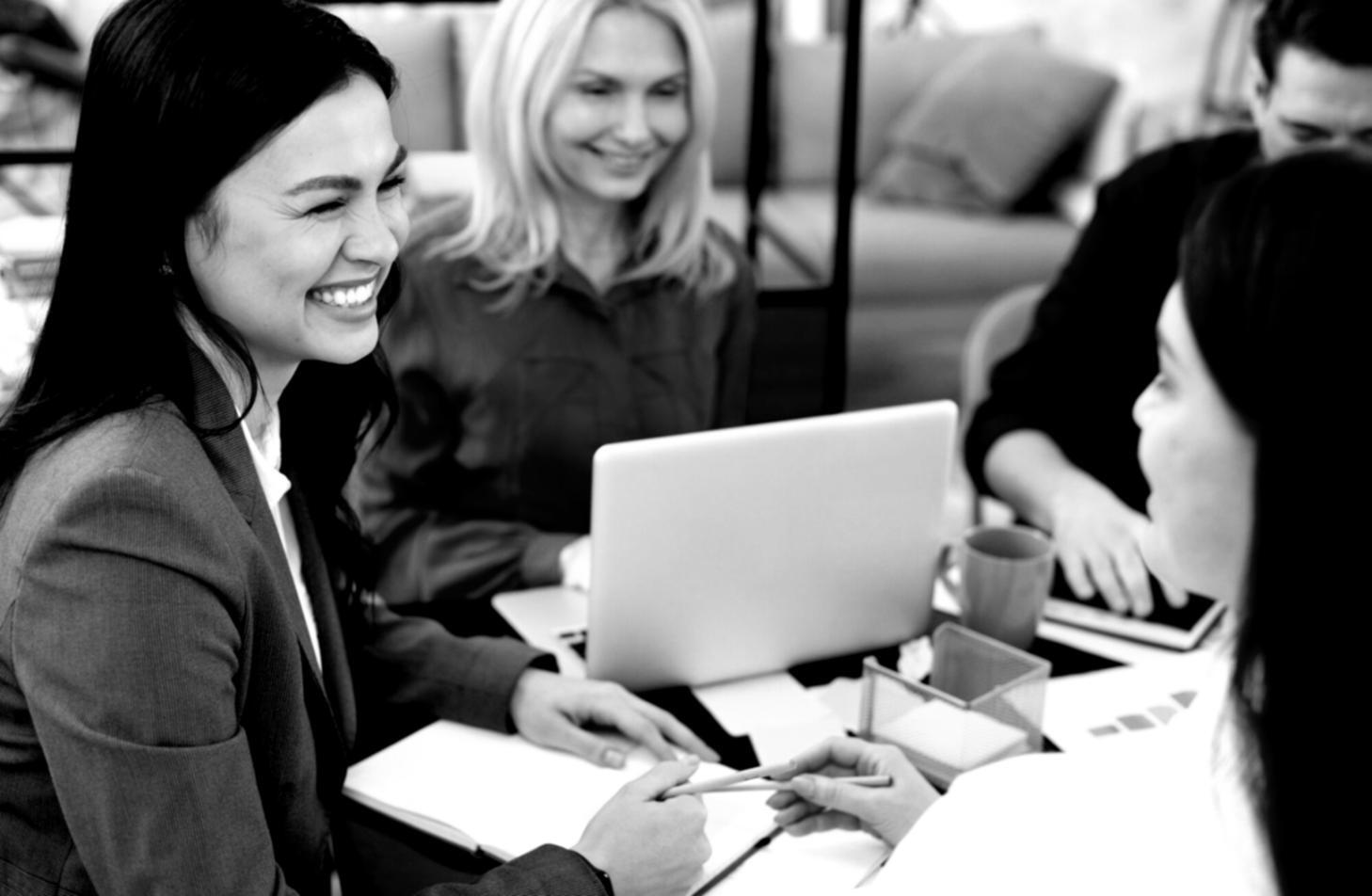 Présentation de résultats lors d'une réunion d'équipe